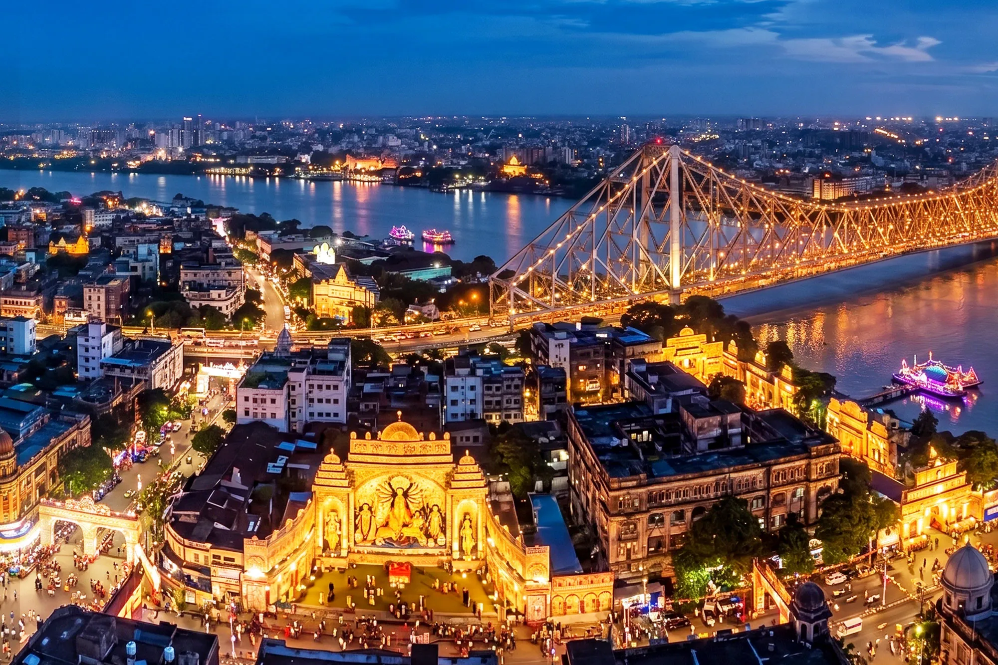 Colourful Kolkata arrival scene