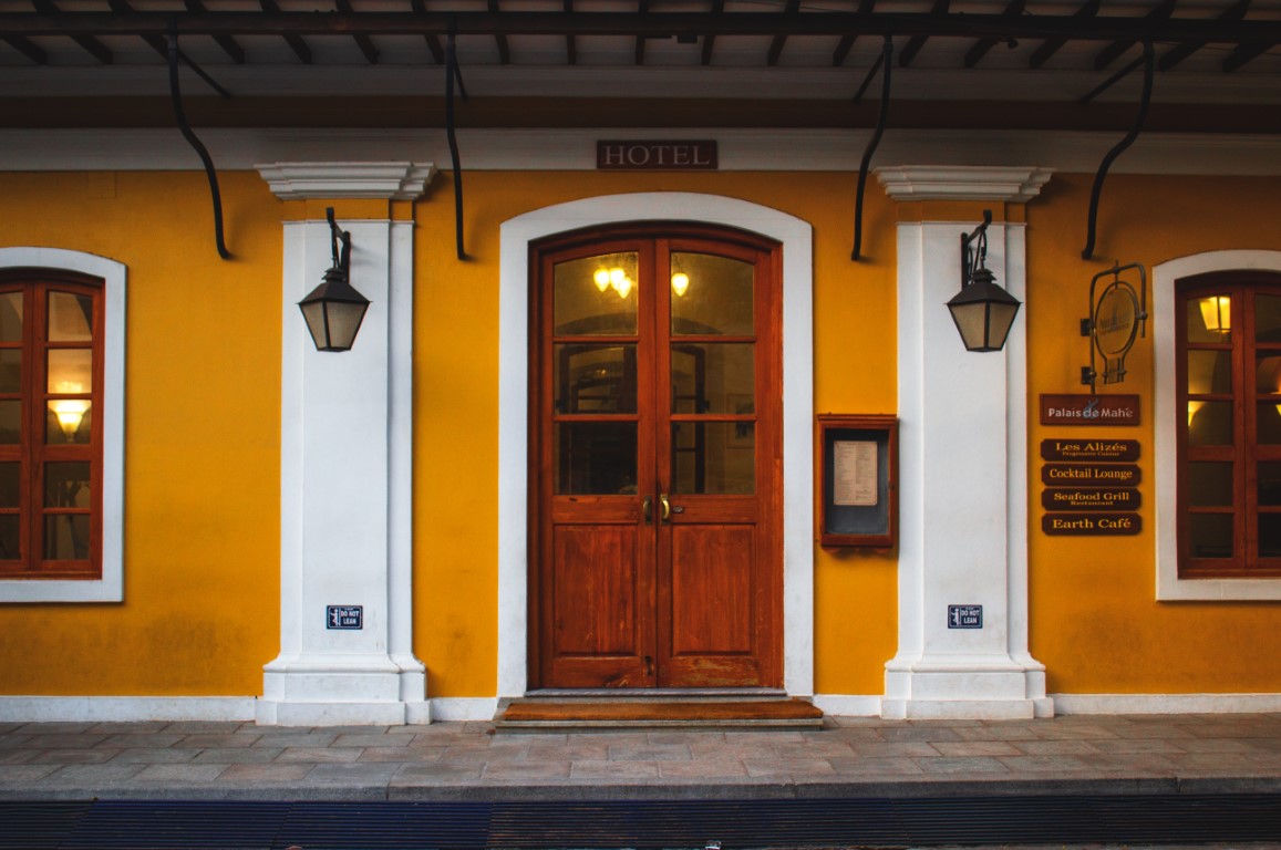 The French Quarter or White Town area in Pondicherry is filled with elegant colonial mansions in the midst of tree-lined boulevards, named on French streets beginning with ‘rue’, numerous parks and charming cafés.