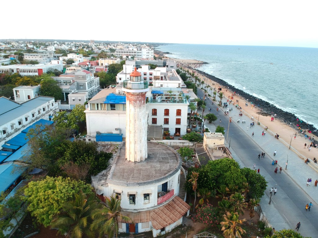  A lighthouse was constructed in Pondicherry in the nineteenth century by the French rulers. This old lighthouse had first beamed light on 1 September 1836.