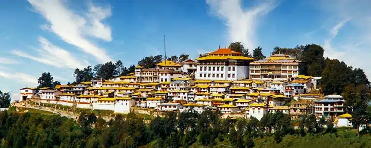 best destinations to visit in India in April