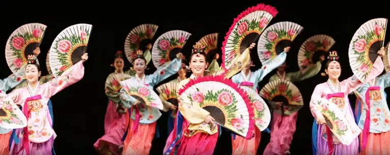 South Korea travel tour packages: Explore the land of K-pop, culture & cuisine