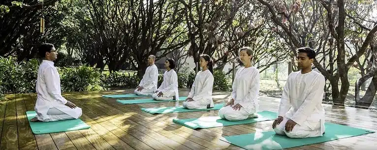 Silent & mindfulness meditation retreats in India