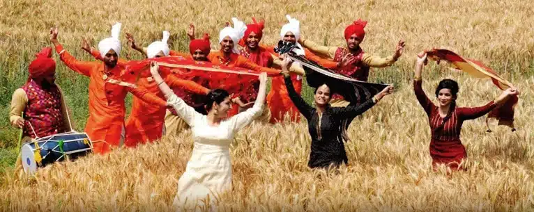 Discover the vibrant Culture of India