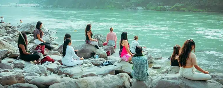 Silent & mindfulness meditation retreats in India