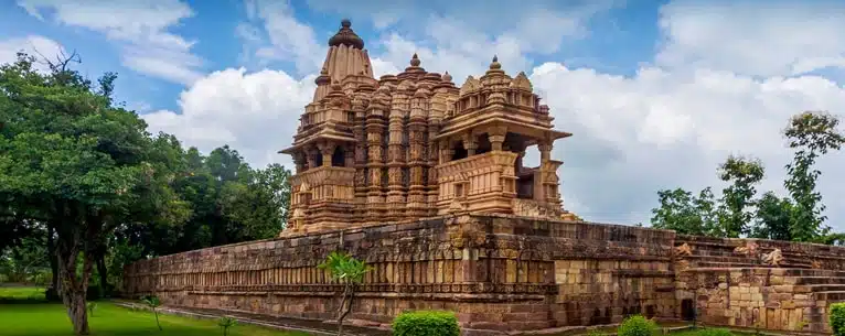 Discover the vibrant Culture of India