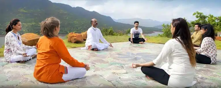 Silent & mindfulness meditation retreats in India