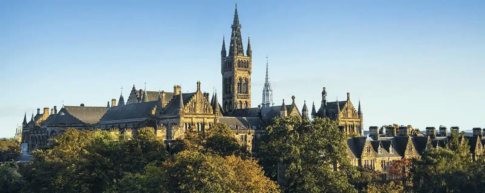 Explore Scotland and Ireland holiday with green landscapes, historic castles and iconic landmarks