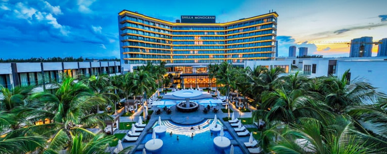 Attractions in Da Nang: A detailed guide to Marble Mountain, must-see sights, beaches and resorts